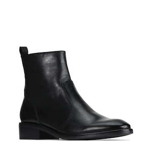 Boots 1: EOS Seline Black