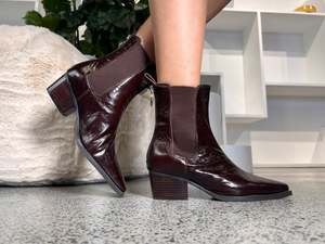 Womens Footwear: Hawk - Cafe Crinkle High Shine