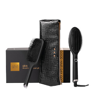 Straightening: ghd Glide Hot Brush Gift Set