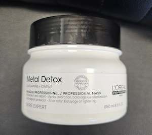 L'Oreal Metal Detox Mask