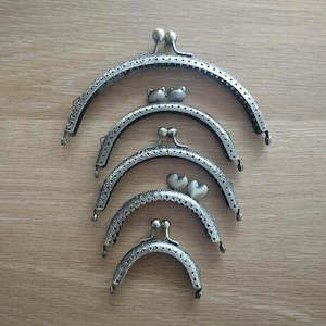 Products: Purse Frames - Antique Brass Round