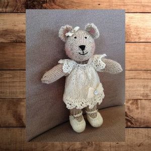 Knitting And Crochet Patterns Toys: Lacey Bear Knitting Pattern