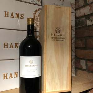 Large Formats: Zweigelt 2010 Magnum (1.5L)