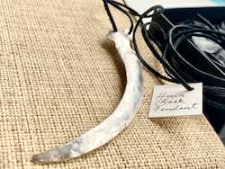 Frontpage: Vintage silver Huia Beak Pendant