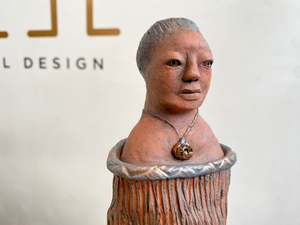 Art Prints: Mana Tangata Sculpture - Kuia