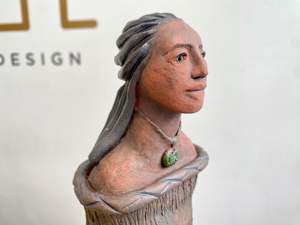 Mana Tangata Sculpture - Wahine