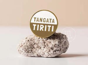 Brooches: Maimoa Enamel Pin - Tangata Tiriti