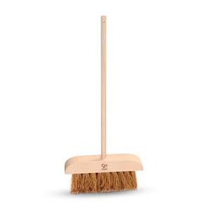 Outdoor: Hape Yard Broom