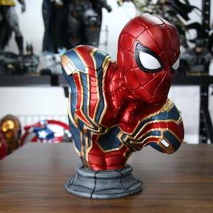 Avengers: Marvel Avengers Spiderman 1/2 Statue 38cm tall figure