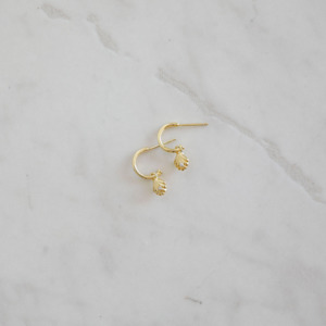 Earrings: She Shell Hoop Studs - Sophie Store