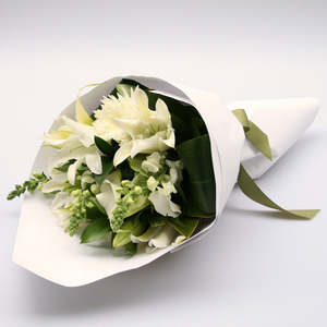 Christmas Flowers: Elegant White Bouquet - Christmas Edition