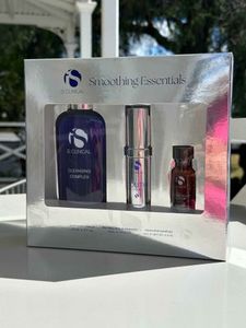 iS Clinical Smoothing Essentials Kit