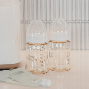 Feeding Accessories: 180ml Baby Bottles