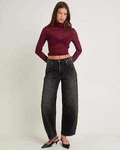 Rollas: Gigi Barrel Jeans - Black