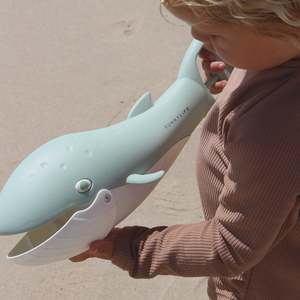 Beach Essentials: Sunnylife Sand Claws Whale Green