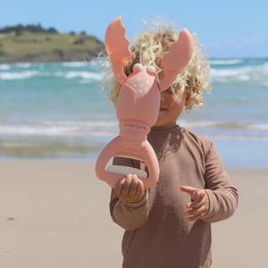 Beach Essentials: Sunnylife Sand Claws Lobster Coral