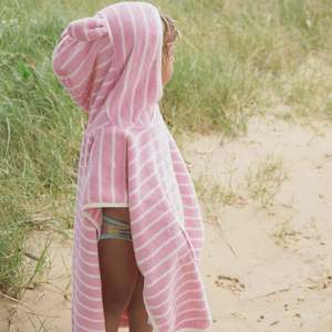 Beach Essentials: Sunnylife Kids Character Hooded Towel Cotton Candy Pink Stripe