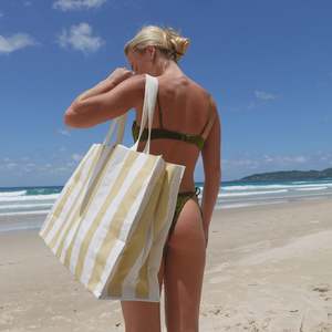 Beach Essentials: Sunnylife Carryall Beach Bag Butternut