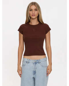 Womens Tops 1: Thrills Priority Club Tee Acorn