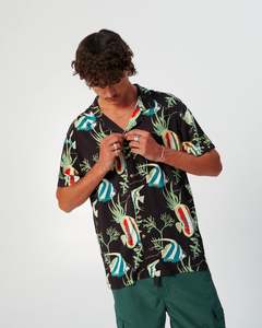 Size Xl: Critical Slide Gilligans Resort SS Shirt Black