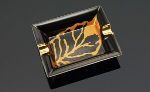 Products: Siglo Leaf Ashtray Gold