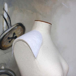 Shoulder Pads: CLR 3011 NARROW FITTED STYLE SHOULDER PAD