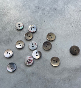 Components Haberdashery Buttons Zips: FLAT SHELL BUTTON CHOCOLATE