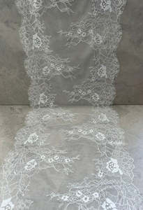 BAYEUX DOUBLE SCALLOPED CHANTILLY BORDER LACE