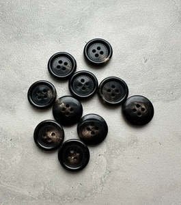 Components Haberdashery Buttons Zips: HORN FOUR HOLE CLASSIC RIM WITH TONAL STITCHING