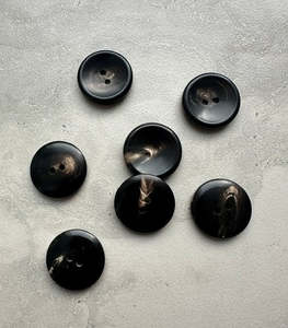 Components Haberdashery Buttons Zips: HORN CONCAVE CENTRE WITH NARROW RIM
