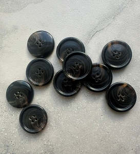 Components Haberdashery Buttons Zips: T1807 MAHOGANY