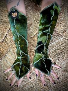 Fern Gully Leafae Arms OSFA