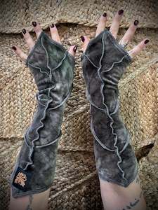 Armwarmers: Gargoyle Leafae Arms OSFA