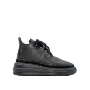 Boots: Wolf - Black