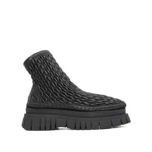 Size 39 5: Ronja - Black