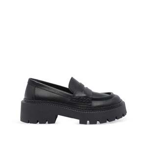 Loafers: Vittoria - Black