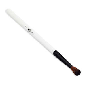 Brushes: LILY LOLO EYE BLENDING BRUSH