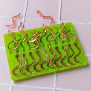Silicone Cups: Silicone Mould Wormy Snakes