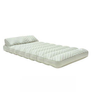 Sunday: Resort Lounger