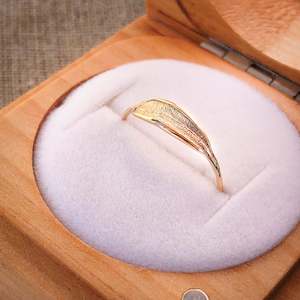 Dainty ring in 9kt Gold