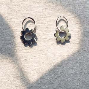 Daisy Sleeper Earrings