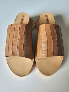 Preloved: SOLSANA size 39 tan leather slides