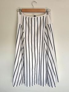 SILLS size 16 flattering stripe skirt