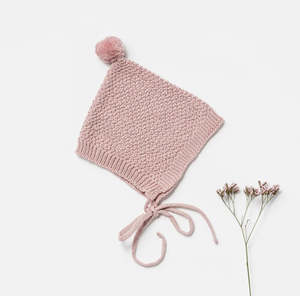 Scarves Hats: Bonnet with Pompom in Dusk
