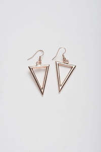 Stilen: Triangle Rose Gold earrings