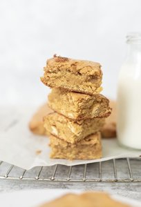 Flour and Dough FUDGY WHITE CHOCOLATE BLONDIE BAKING MIX