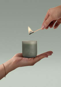 Smith & Co Amber & Freesia
Scented Candle 80g