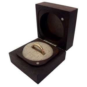 Rings: 3 mm Sandcast Lumora Ring – Gold