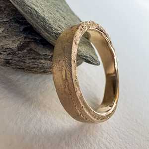 Rings: 4mm Sandcast Ring – Flat Face in 9ct Gold