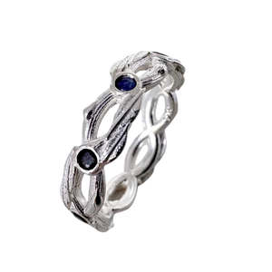Rings: Interwoven Ring Band – Pōhutukawa & Blue Sapphire | Sterling Silver | Size O